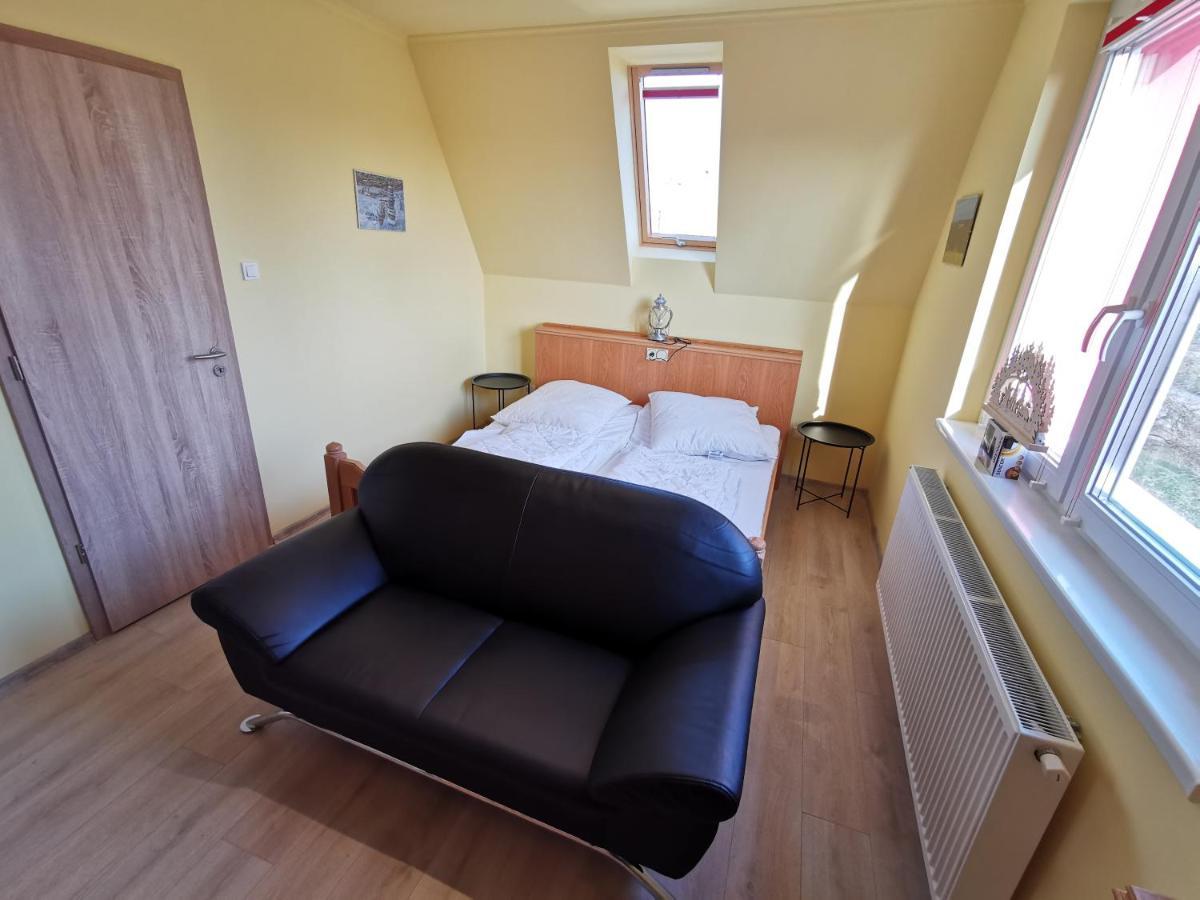 Keresz Panzio Bed and Breakfast Martely Εξωτερικό φωτογραφία