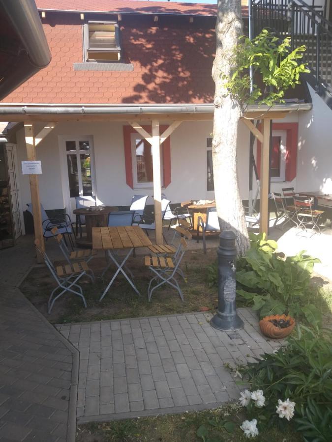 Keresz Panzio Bed and Breakfast Martely Εξωτερικό φωτογραφία