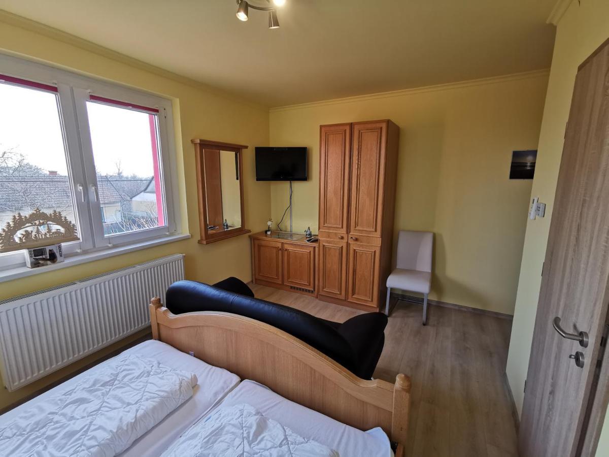 Keresz Panzio Bed and Breakfast Martely Εξωτερικό φωτογραφία
