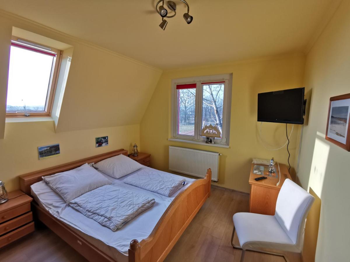 Keresz Panzio Bed and Breakfast Martely Εξωτερικό φωτογραφία